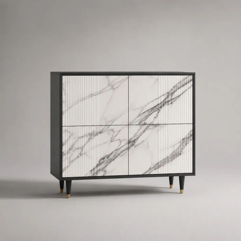 Credenza alta rettangolare a 4 ante in legno e metallo, bianco effetto marmo, nero e oro, 120 x 40 x 100 cm