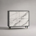Credenza alta rettangolare a 4 ante in legno e metallo, bianco effetto marmo, nero e oro, 120 x 40 x 100 cm